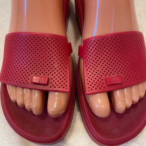 Donald Pliner Bondi Platform Jelly Sandals Slip-on Slides Shoes Red Size 6 EUC - Picture 11 of 14
